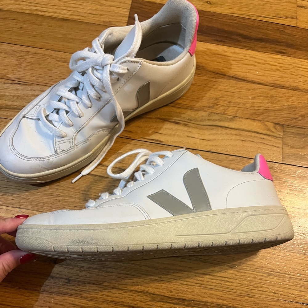 Veja V-12 sneakers size 10